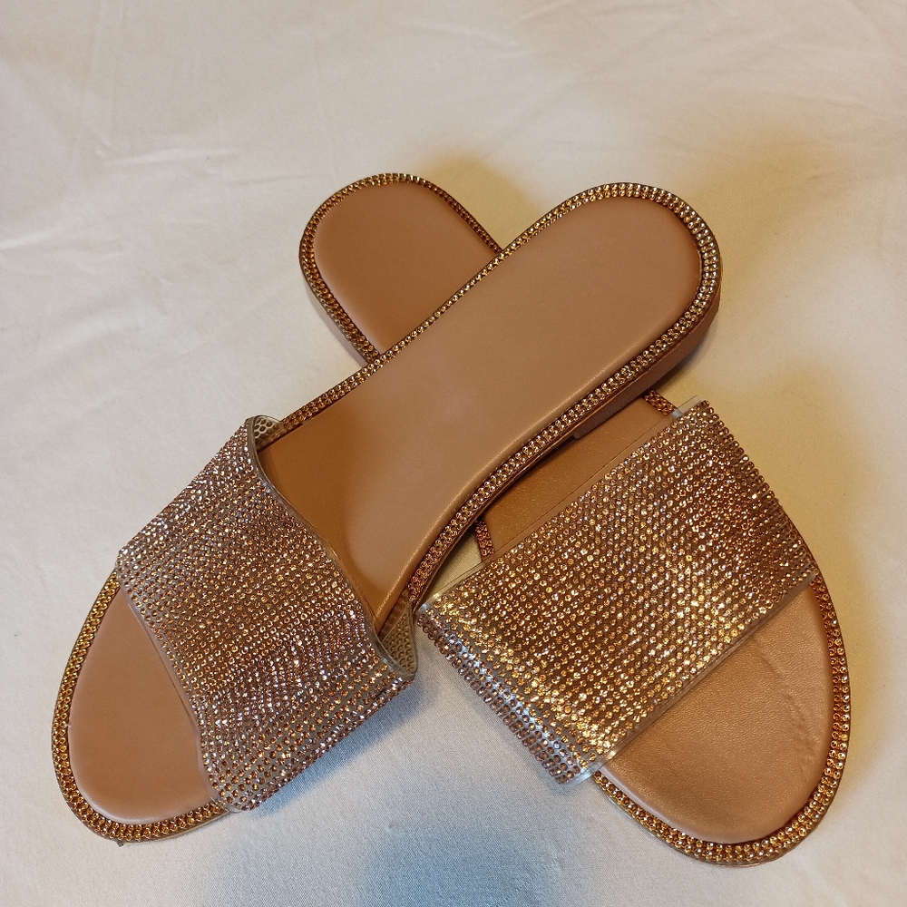 New-Size 10 Tan and gold